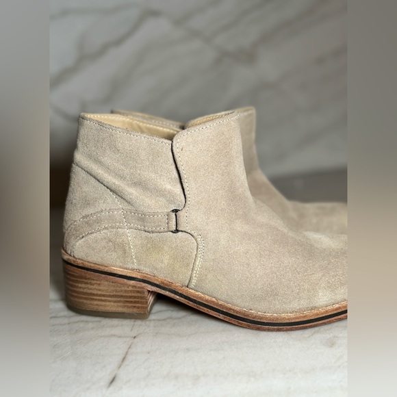 Diba True Caspian Beige Suede Boots New in Box - Picture 10 of 16